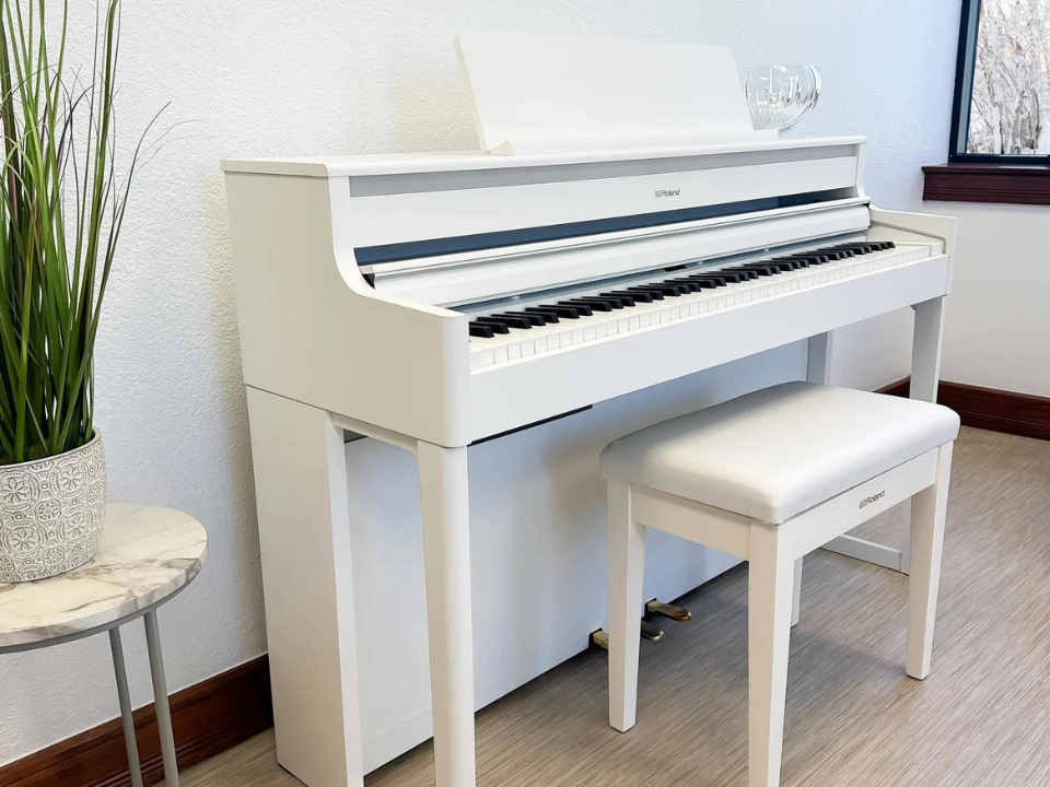 ROLAND HP-704 WH - Đánh giá chi tiết tại Piano House